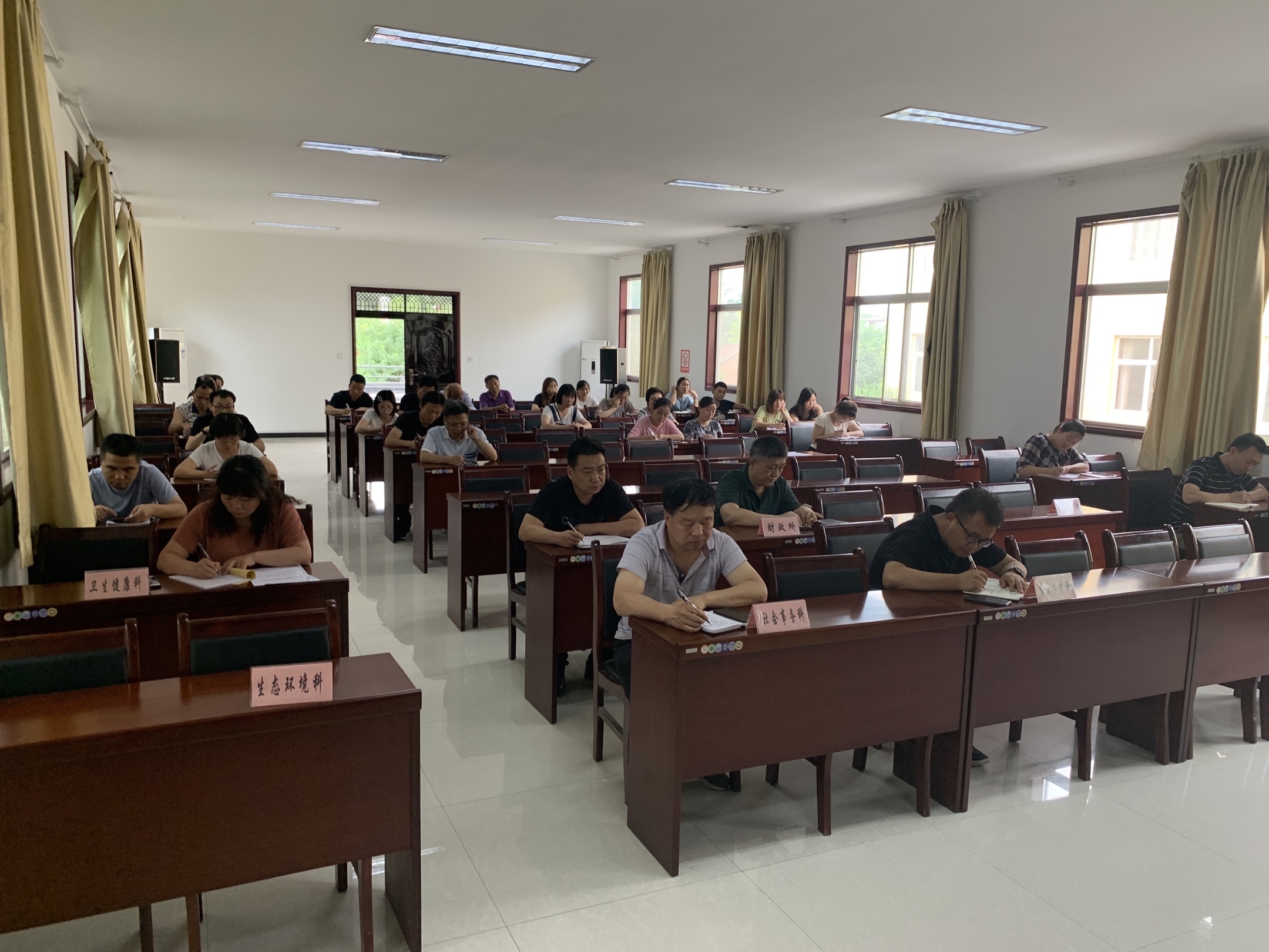 马额街道召开脱贫攻坚工作推进会