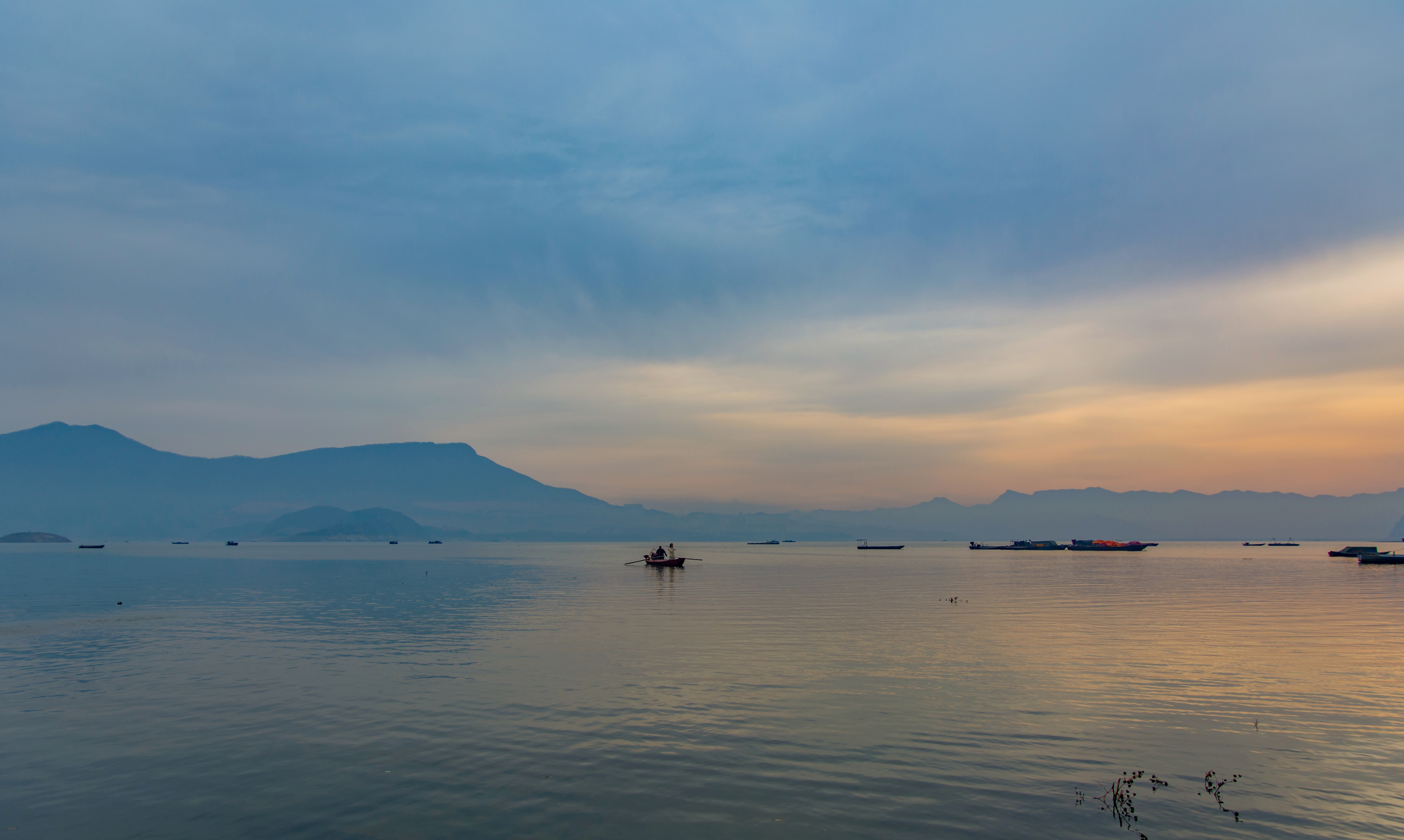 空山寂寂,碧水悠悠