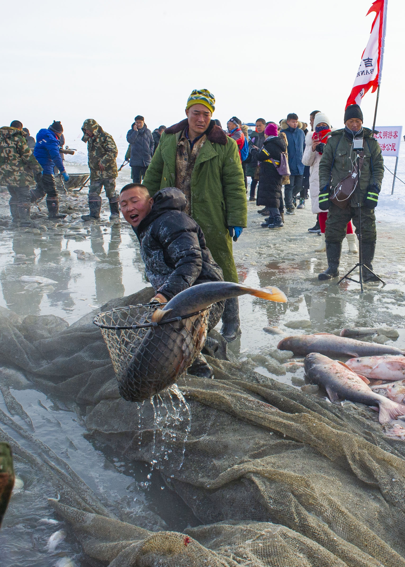 在南方有人问我你们东北捕鱼厉害舌尖上的中国传遍海内外所以看查干湖