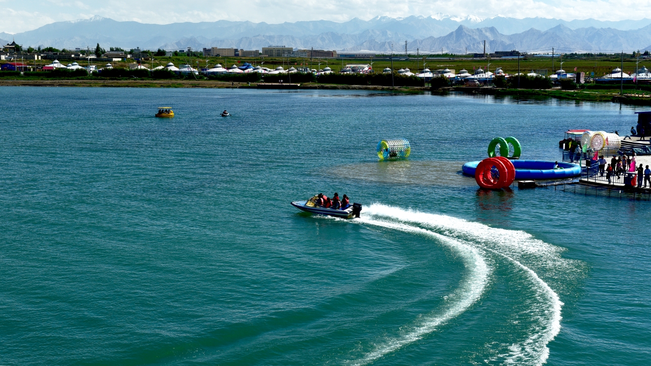 格尔木《美丽的.金鱼湖》