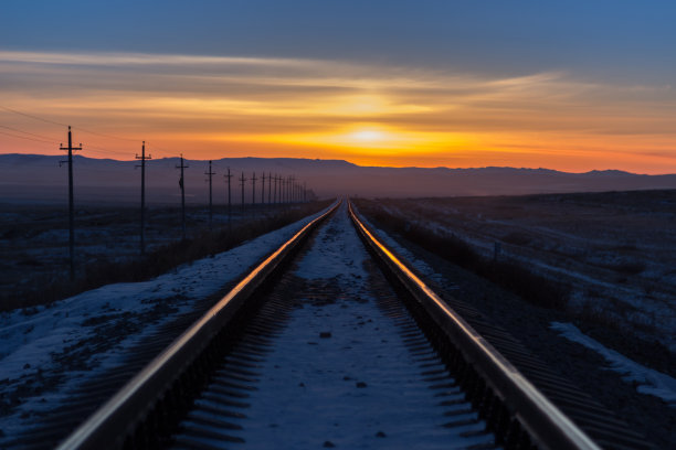 简洁朗诵远方作者福信