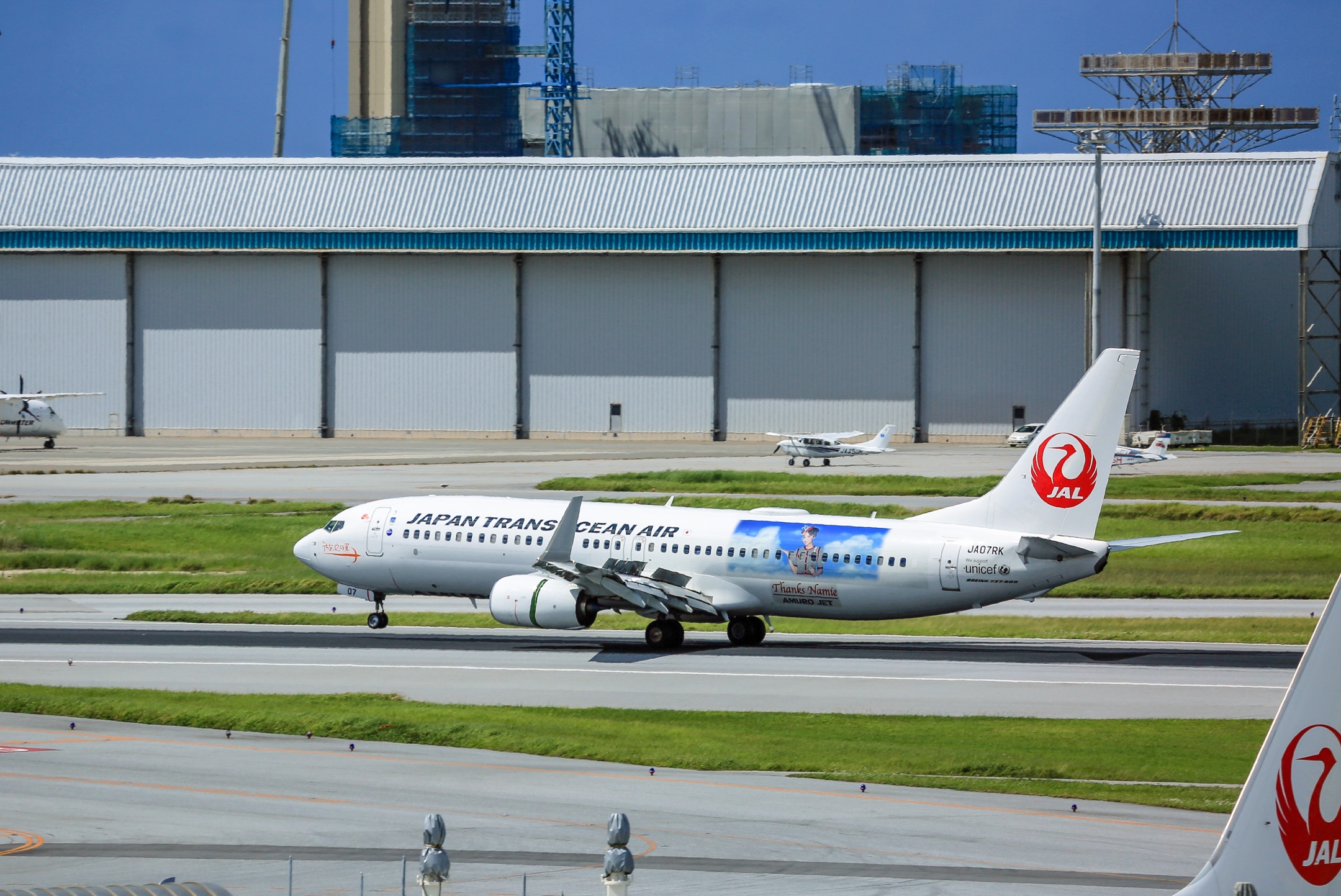 机型:日本越洋航空公司波音737-800型"安室号"彩绘涂装客机(9.