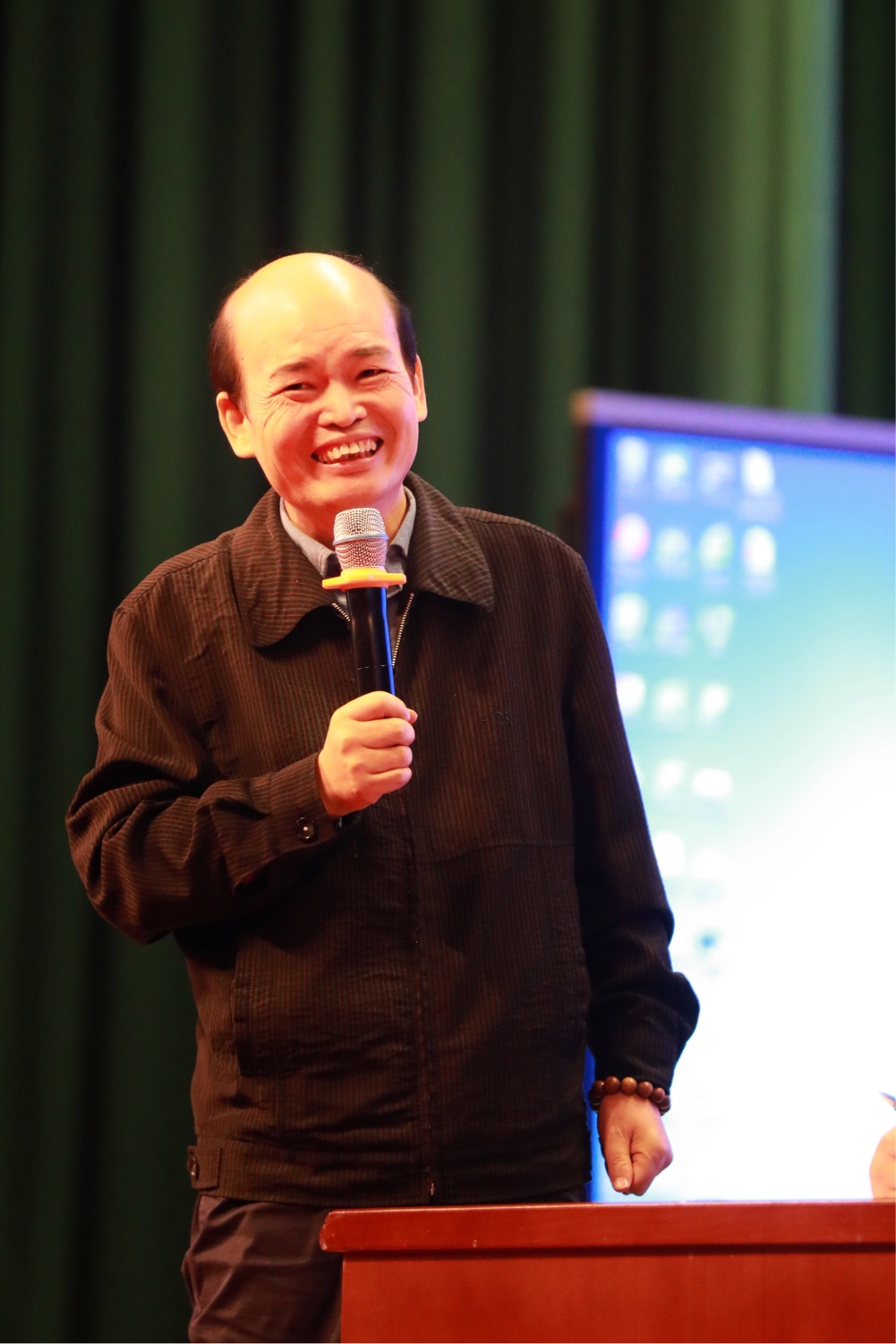 俞特,人如其书,风趣幽默,出口成章!