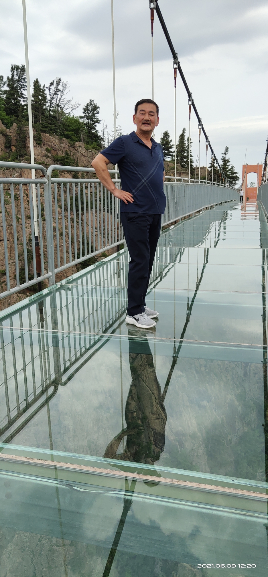 6.9鸳鸯峰玻璃吊桥及玻璃站道