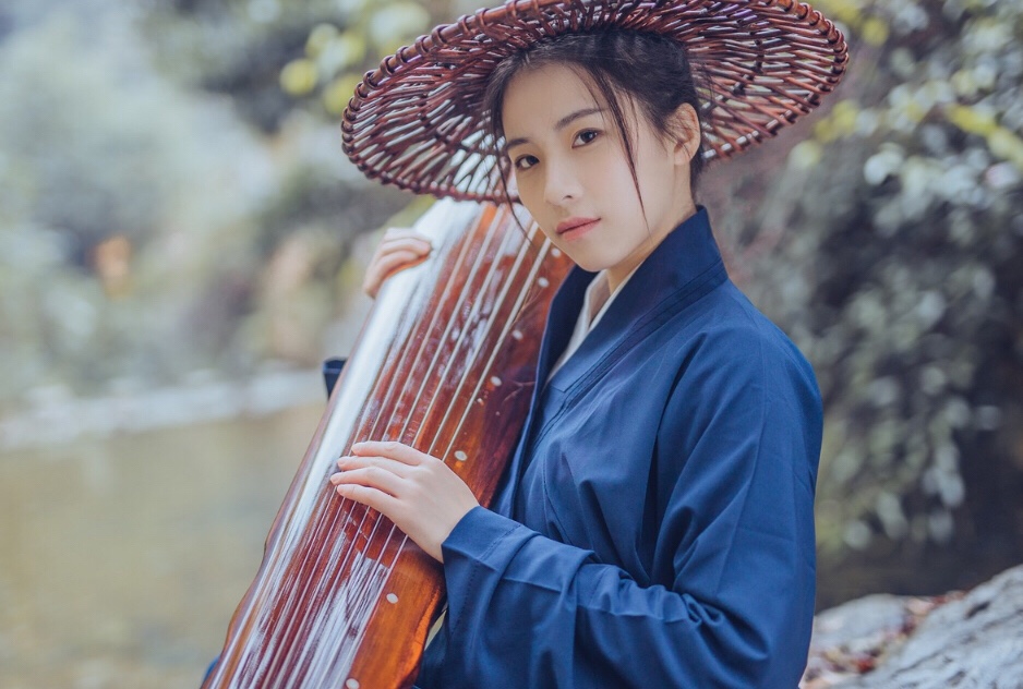 一把拂尘,一枚古筝