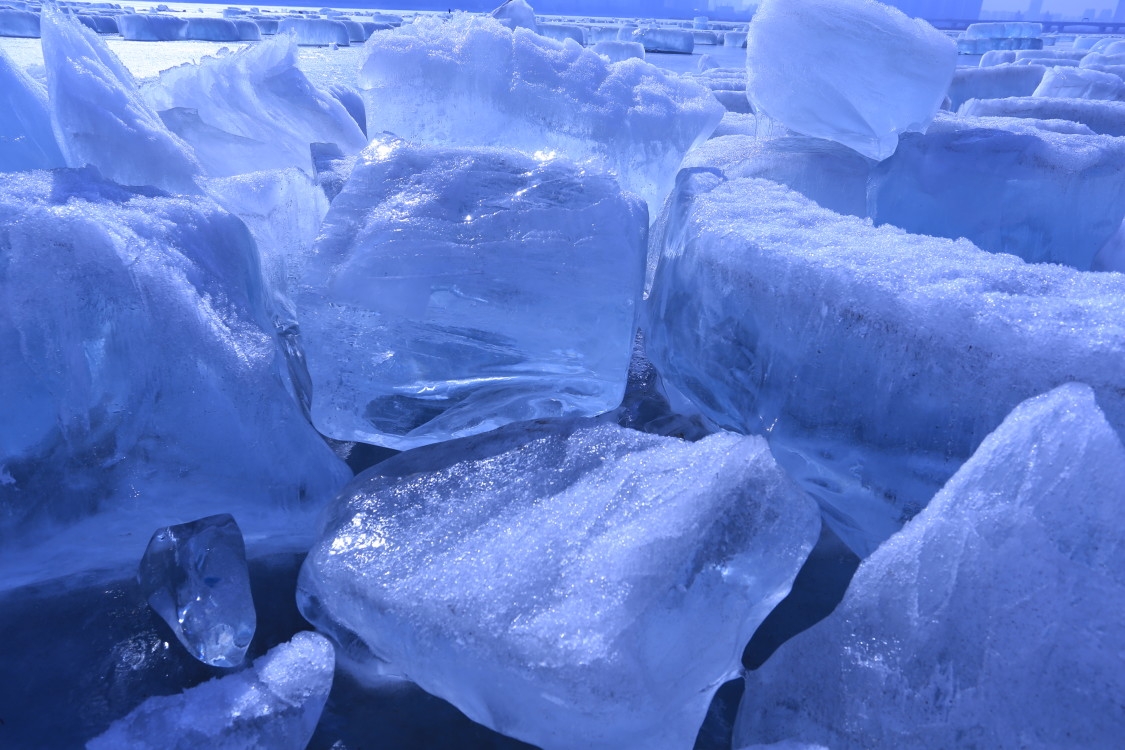 哈尔滨松花江大顶子山早春融冰