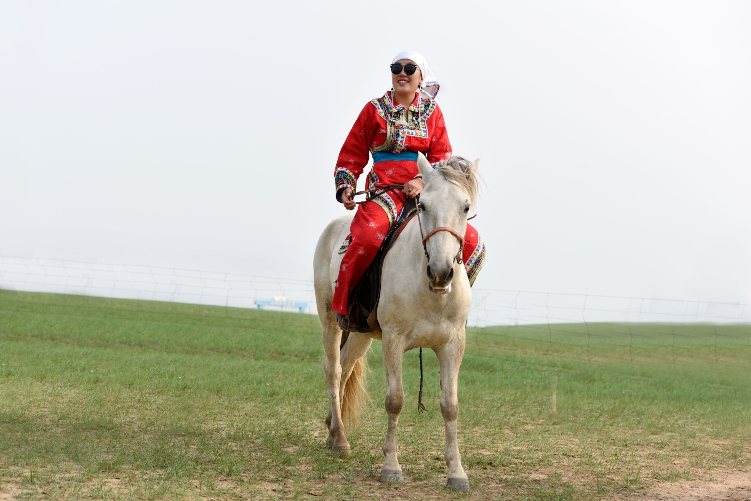 蒙古帅哥骑马图片图片