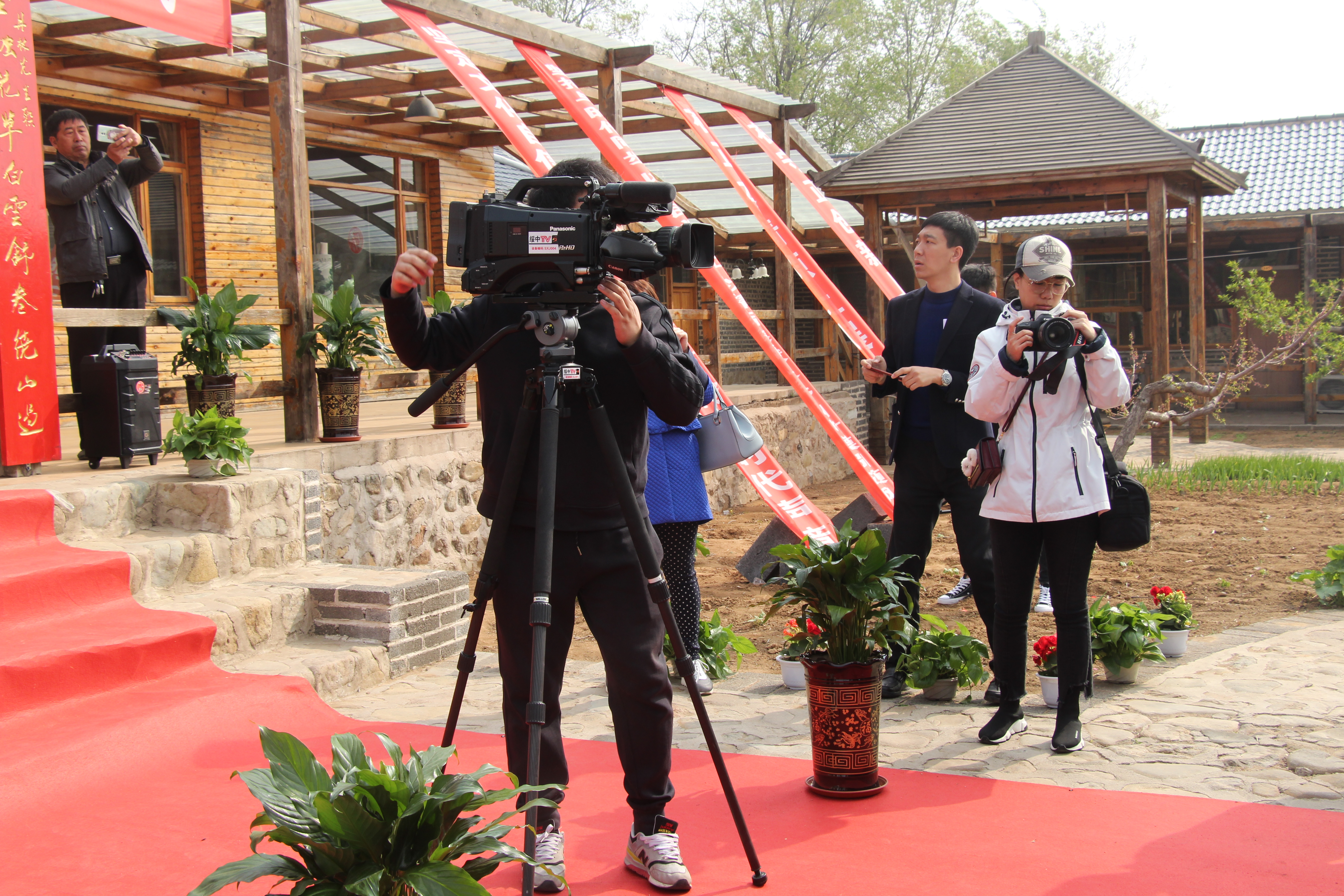 绥中县梨园会友写生基地揭牌仪式绥中瑞州文学艺术学会一行剪影