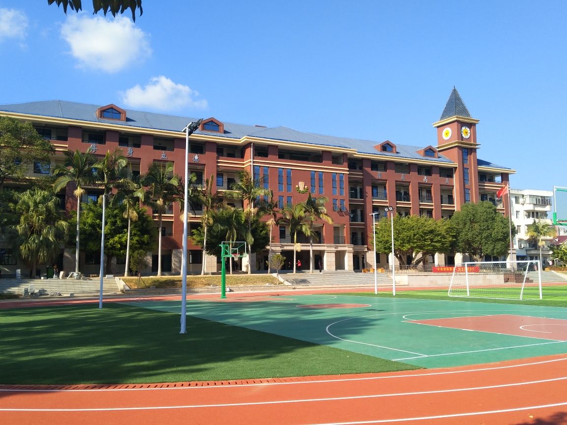 东张中心小学五年段校园文明志愿服务活动