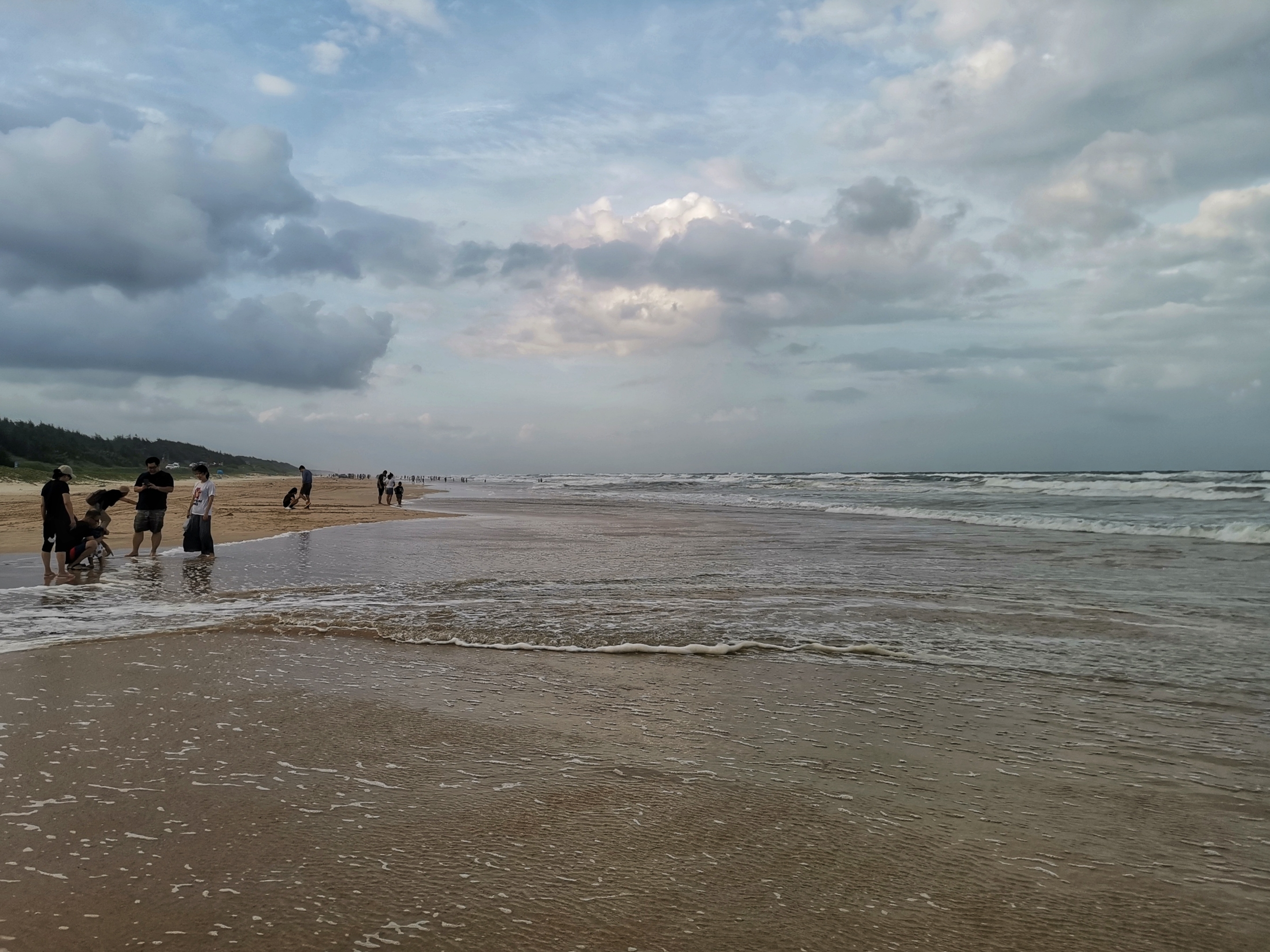 海风轻拂月亮湾