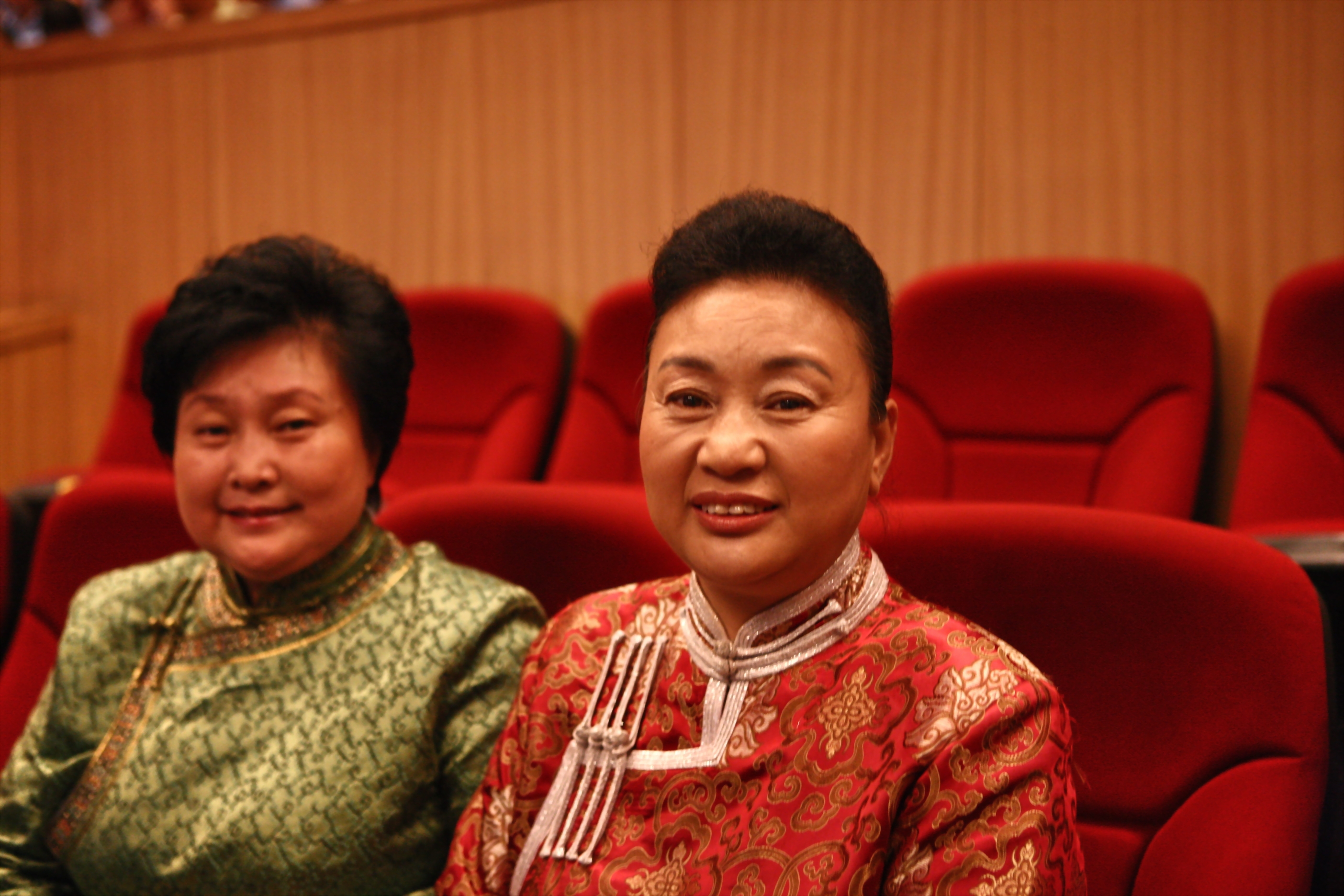 我和草原英雄小姐妹的合影原创首发