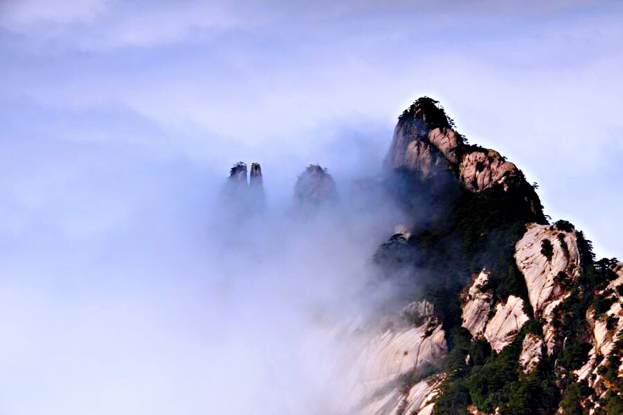 风抚瑶琴弄云曲,胜岳黄山九龙峰. 感谢旅行者老师美诗支持!