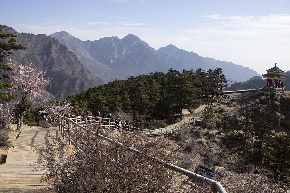 苏峪口国家森林公园位于宁夏首府银川市西北50千米的贺兰山国家级