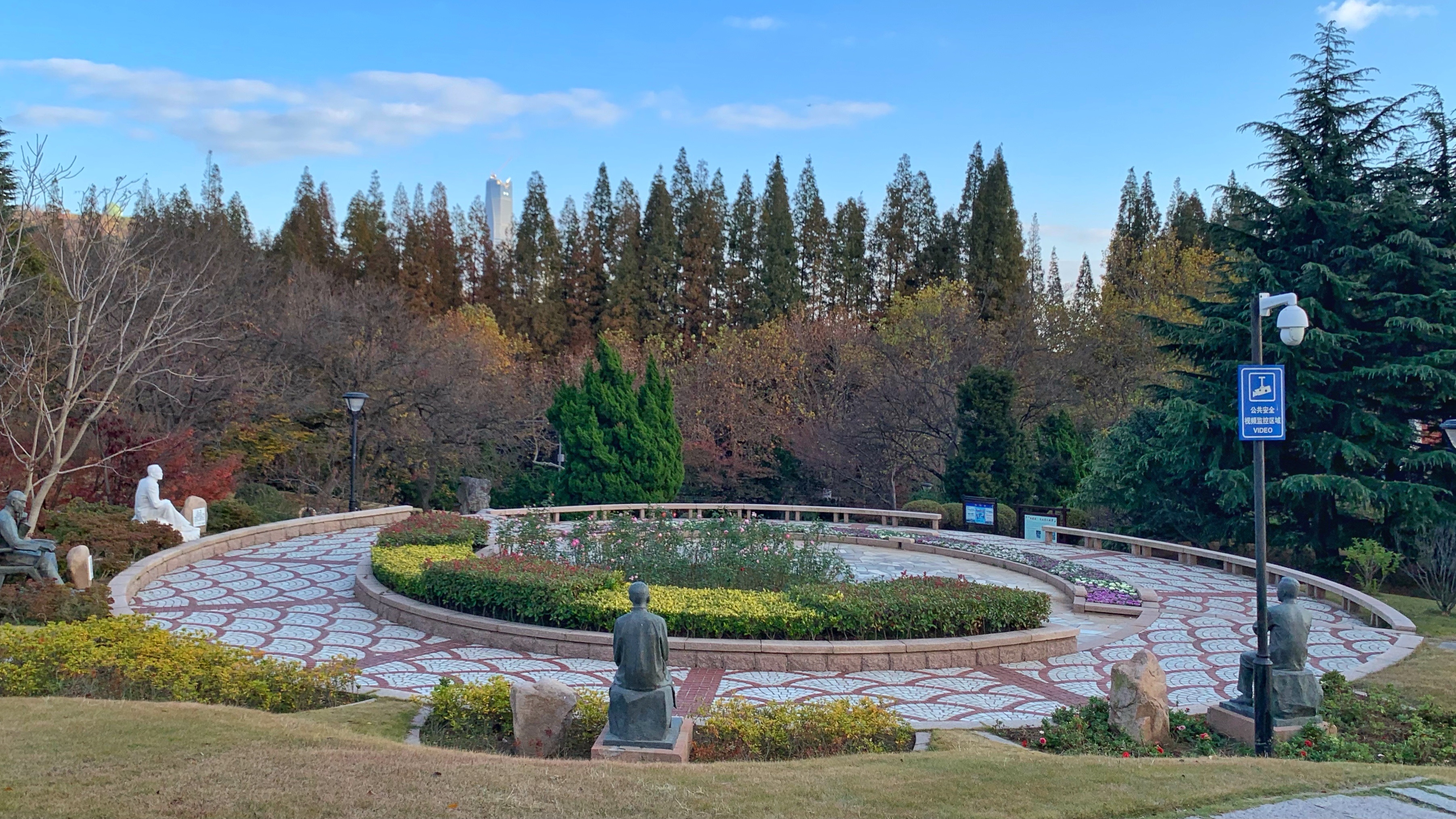 首发青岛文化名人雕塑公园