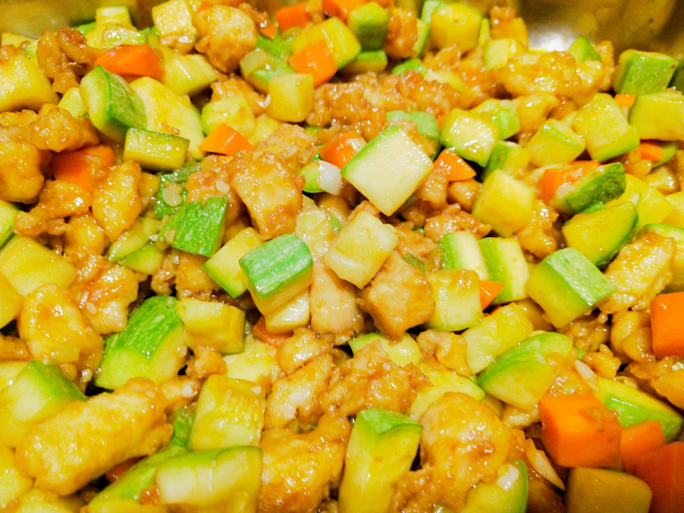 西葫芦鸡丁 制作人:张新泽