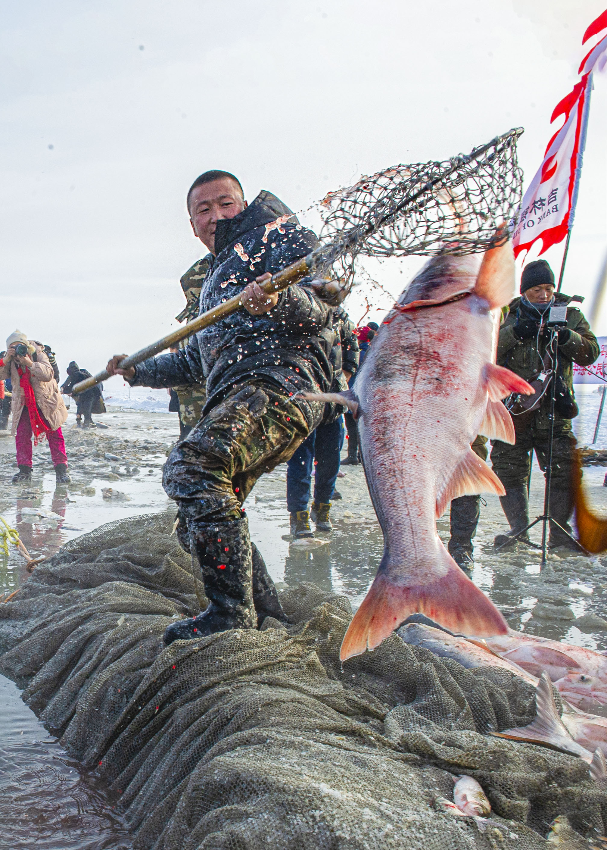 在南方有人问我你们东北捕鱼厉害舌尖上的中国传遍海内外所以看查干湖