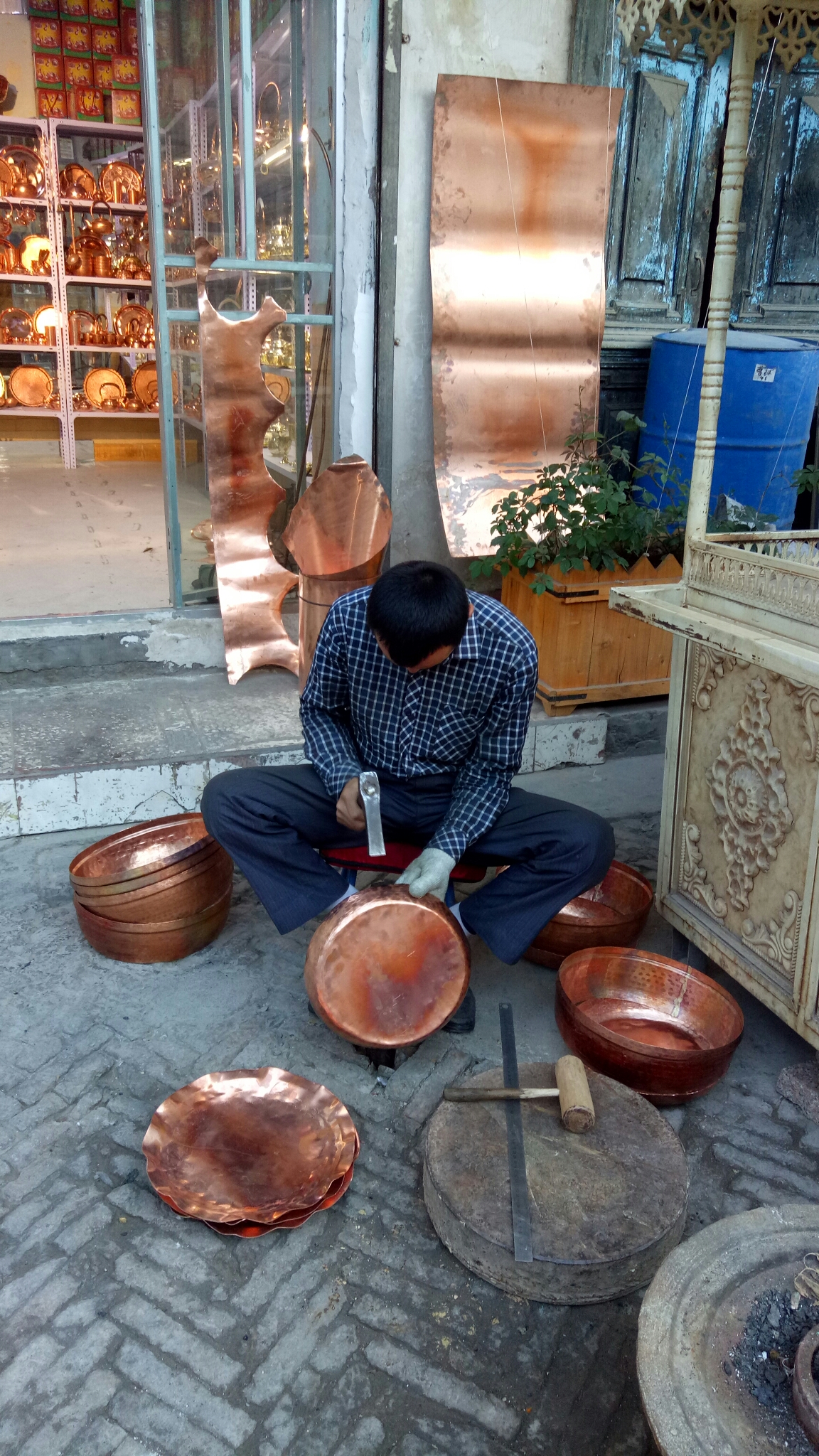 铜器都是手工加工的,颜色华丽家用必备!