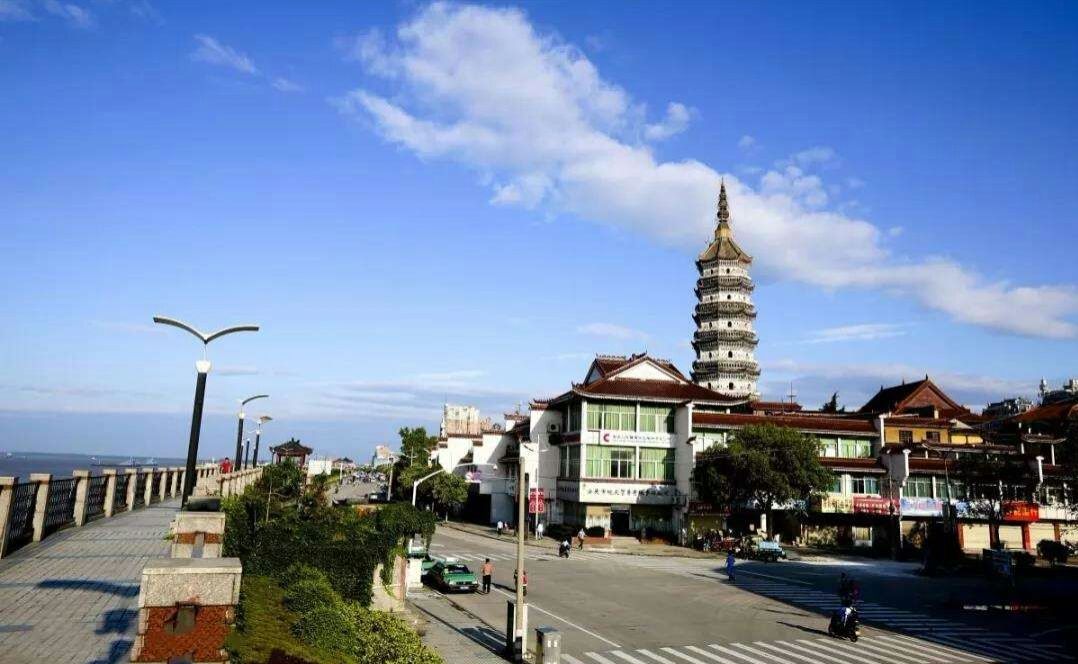 话说安庆著名的建筑,振风塔一定在其中之一.