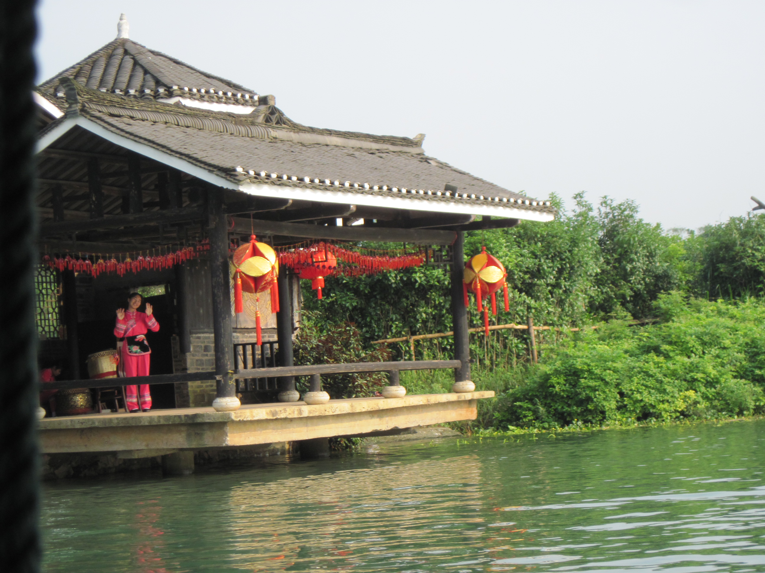 在渊明山庄里还可以回顾古文明的光辉,古代的酿酒,造纸,印刷,竹雕