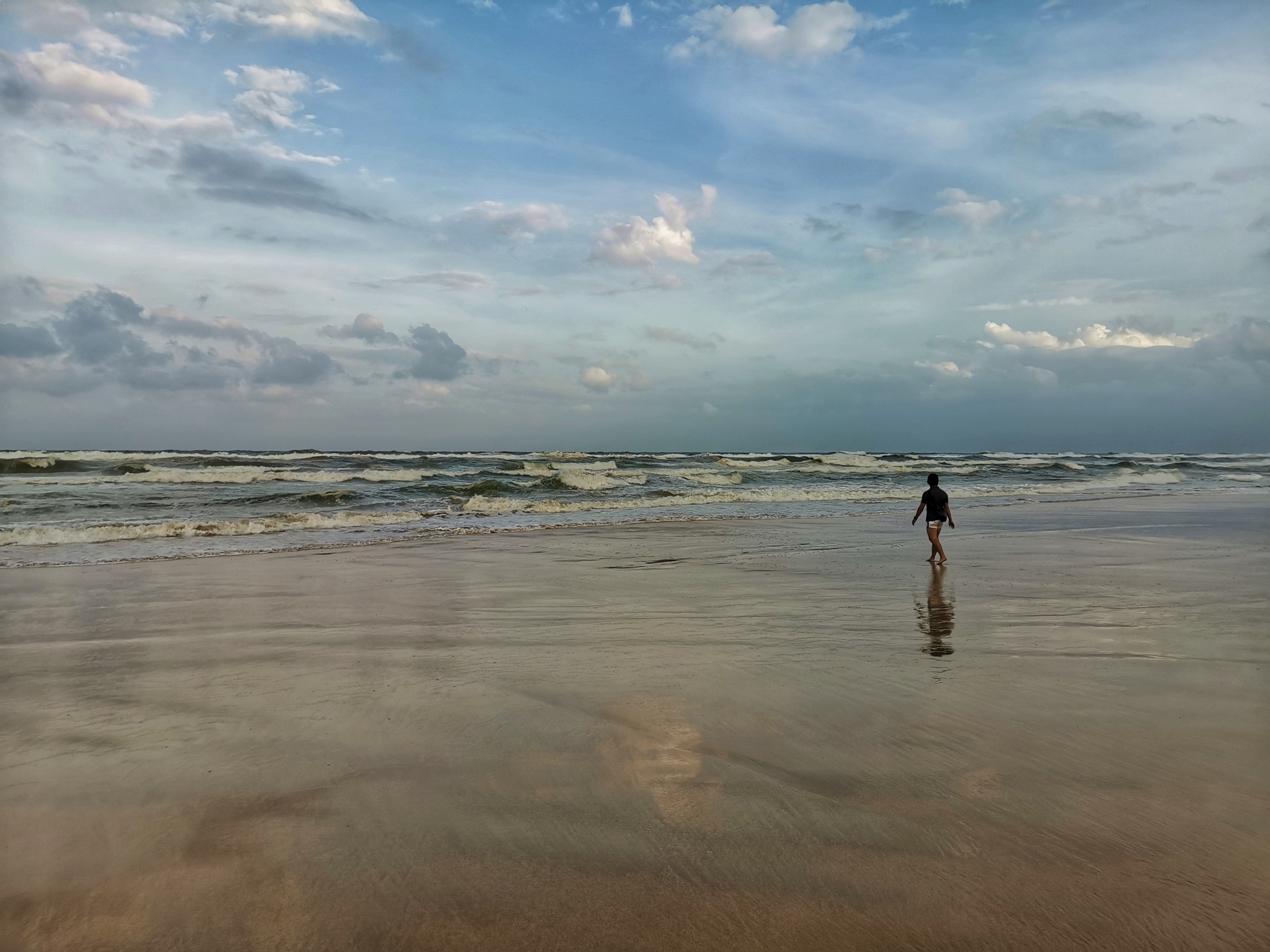 海风轻拂月亮湾