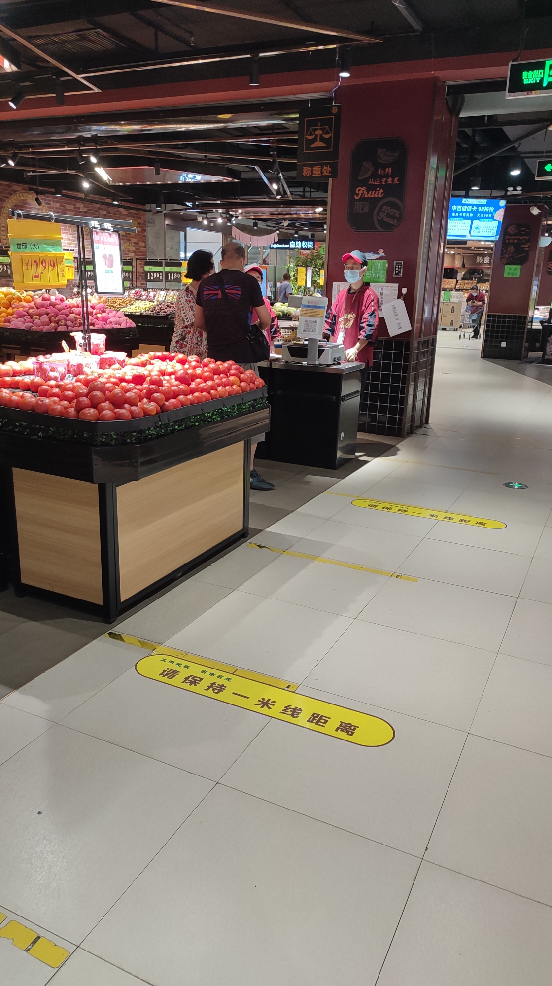 门店:泛海店 检查人员:代亚兰 门店值班经理在营业现场 巡店小结: 一
