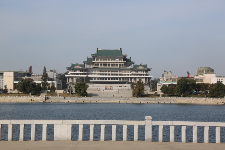 平壤主题思想塔.