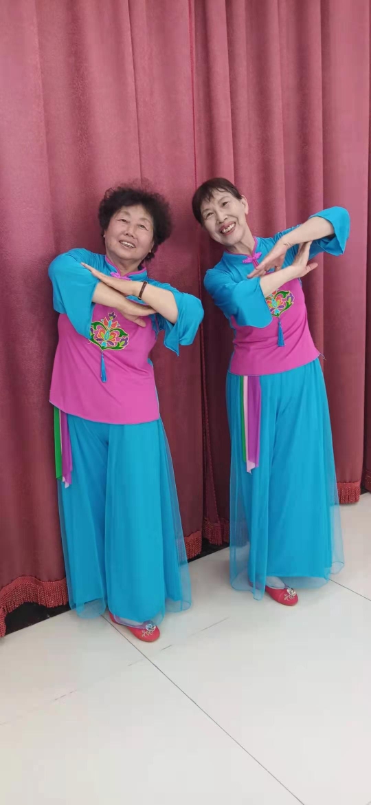 小草姐妹建党百年演出照片集锦