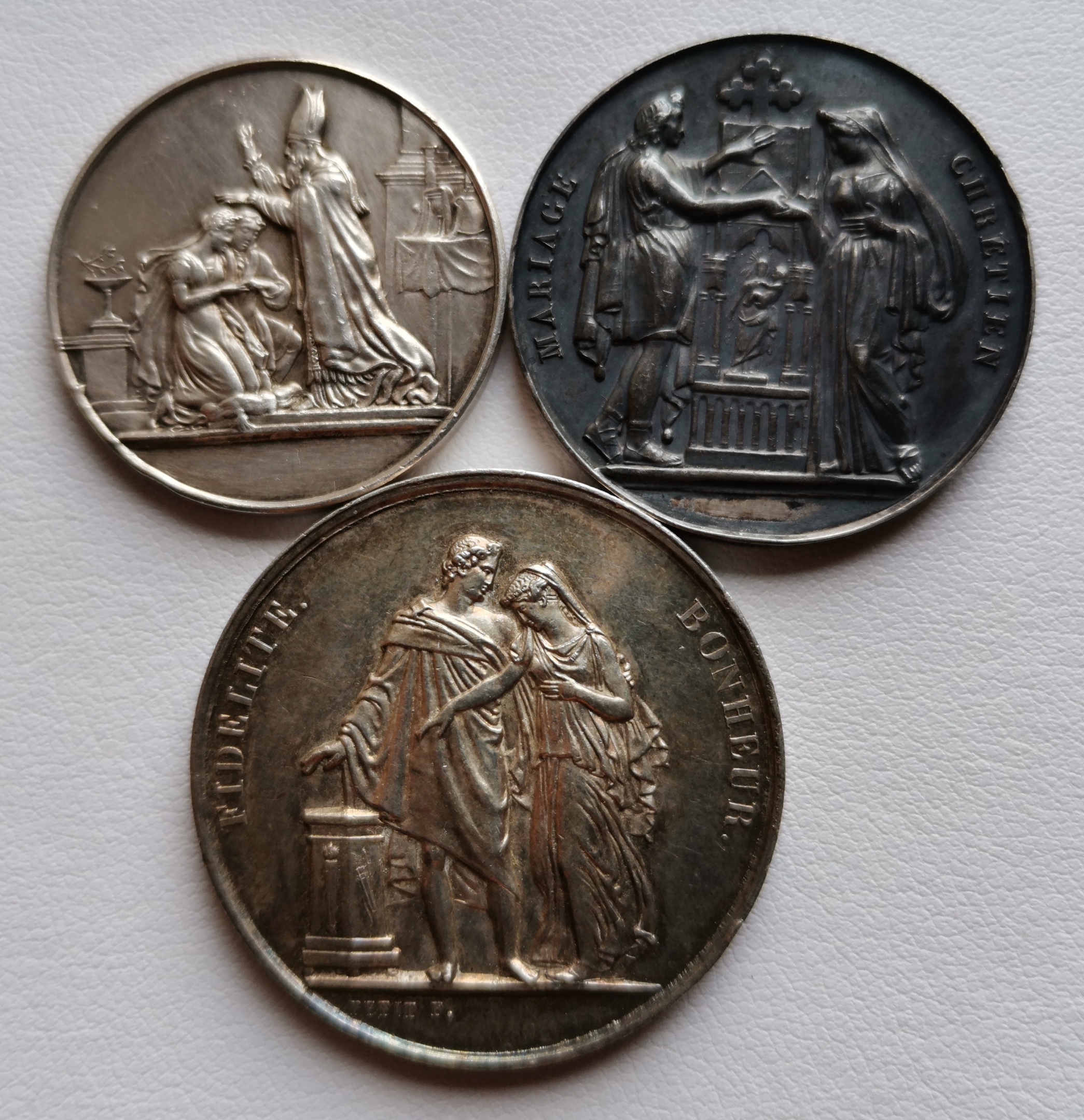 2.法国结婚银章3枚.直径27mm,重量9.65g;直径30mm,重量g12.