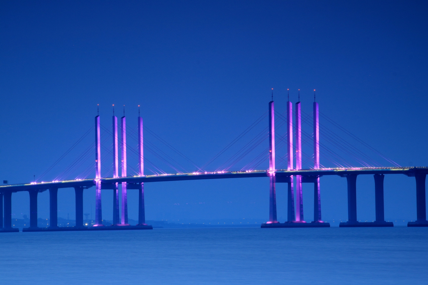 《青岛欢迎您》胶州湾跨海大桥落日的余晖及夜景