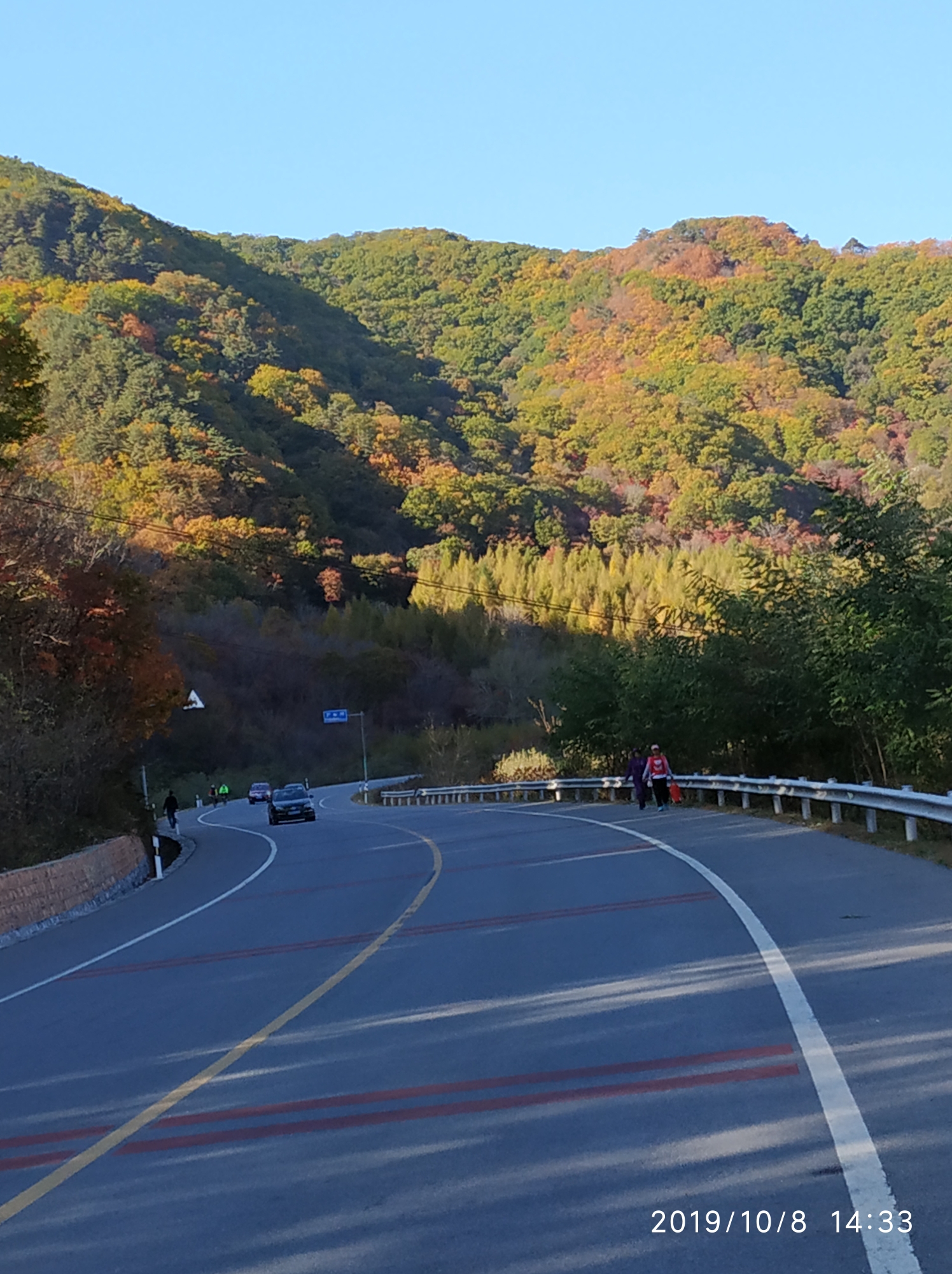 本桓公路随处都是一道美丽的风景线.