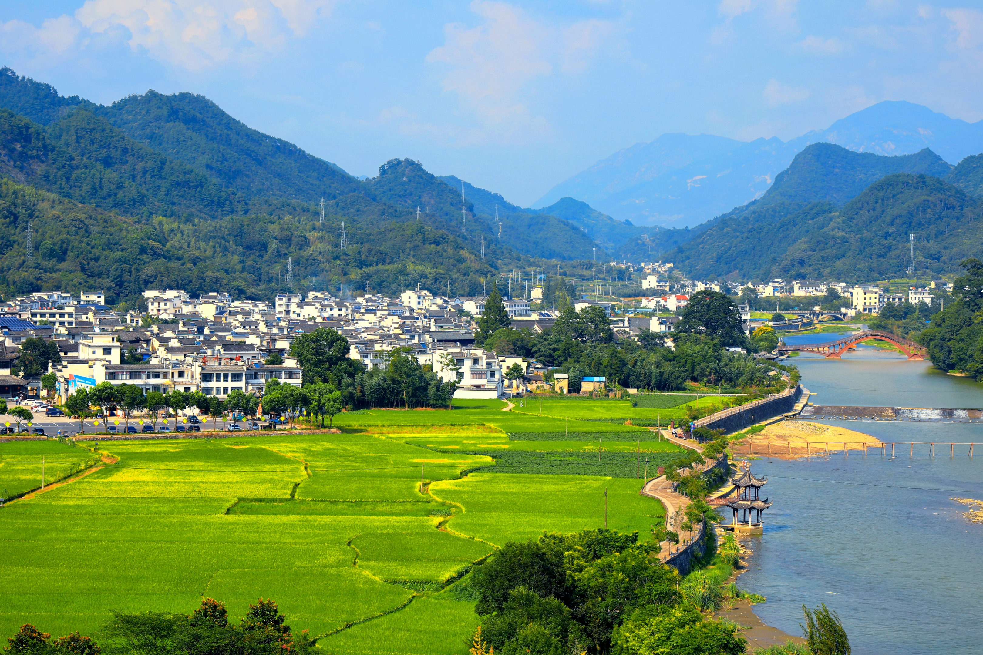 徽州印象粉墙黛瓦马头墙飞檐翘脚花格窗