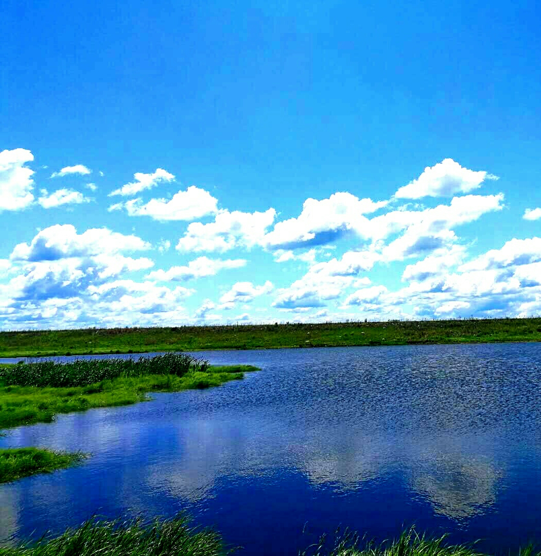 青山绿水画抚远,碧水蓝天图东极.