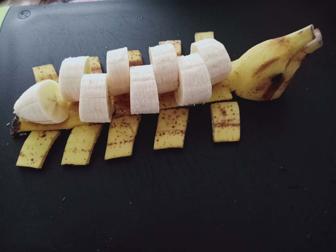 香蕉小鸭         这几个水果拼盘看上去有点成效了.