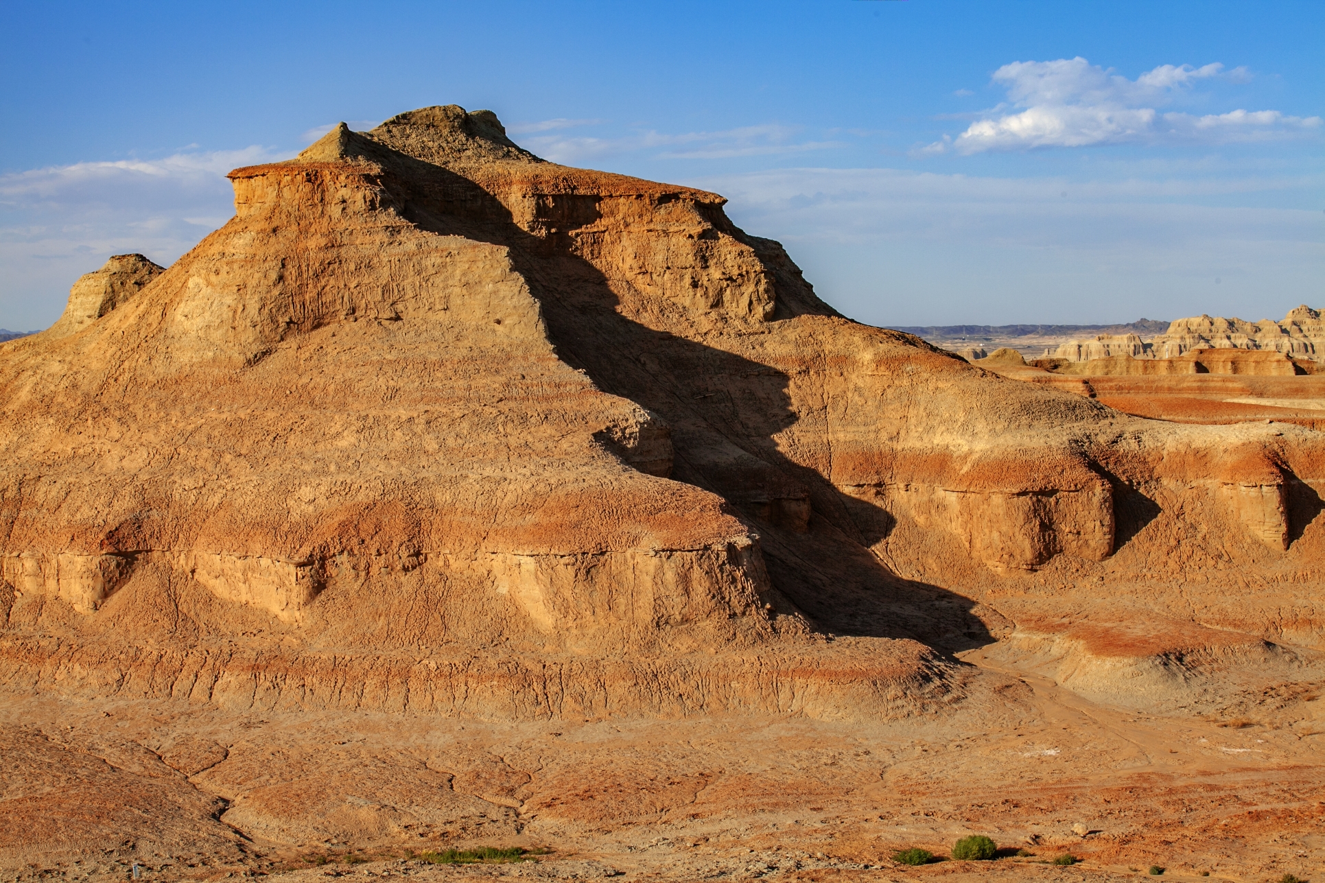 位于新疆维吾尔自治区准噶尔盆地西北边缘的佳木河下游乌尔禾矿区