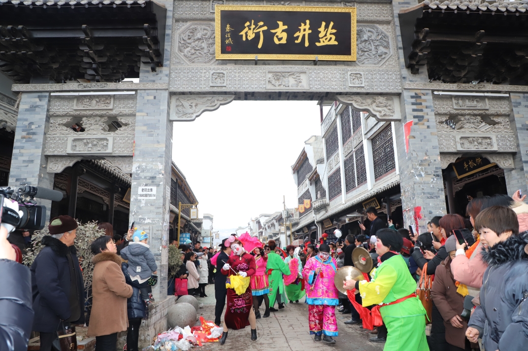 红河,盐官两镇联手闹元宵,嗨翻卤城.