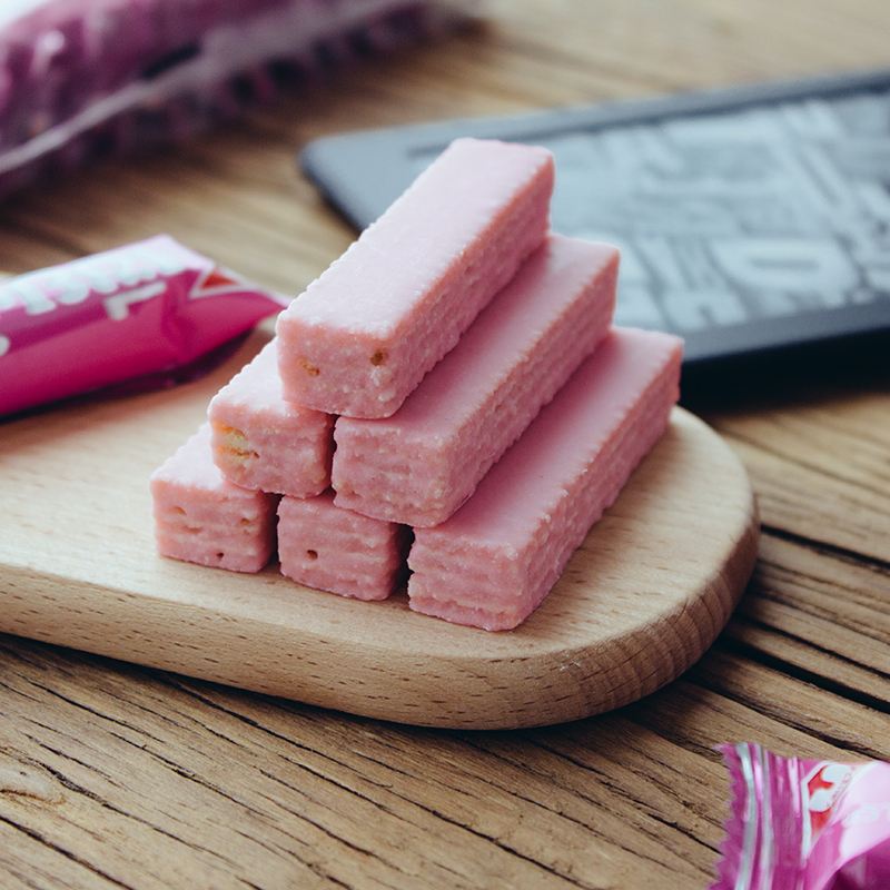 午点:  草莓味威化饼