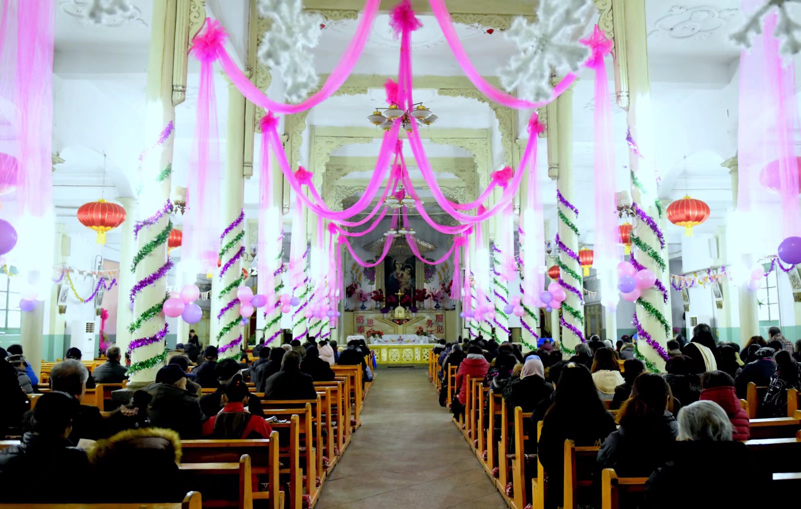 主题:平安夜 摄影后期:太原龙儿 拍摄场景:圪僚沟天主堂 同行:老张