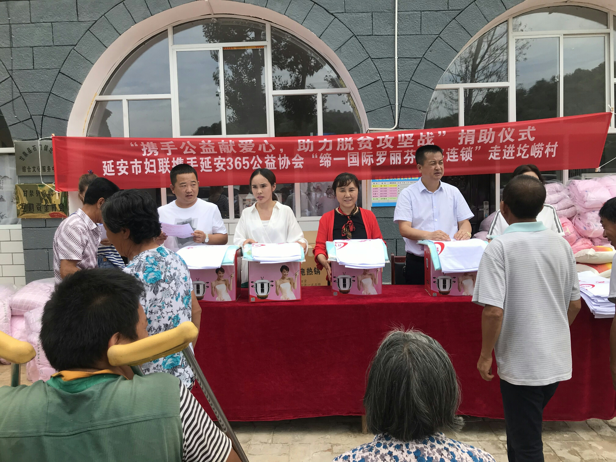 365公益协会妇联携手"缔一国际罗丽芬美容连锁创始人王慧宣,总经理