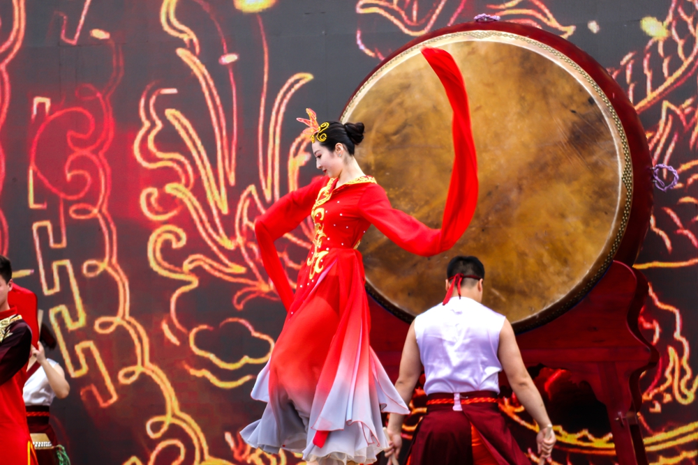 震撼鼓乐表演《鼓舞新虹》