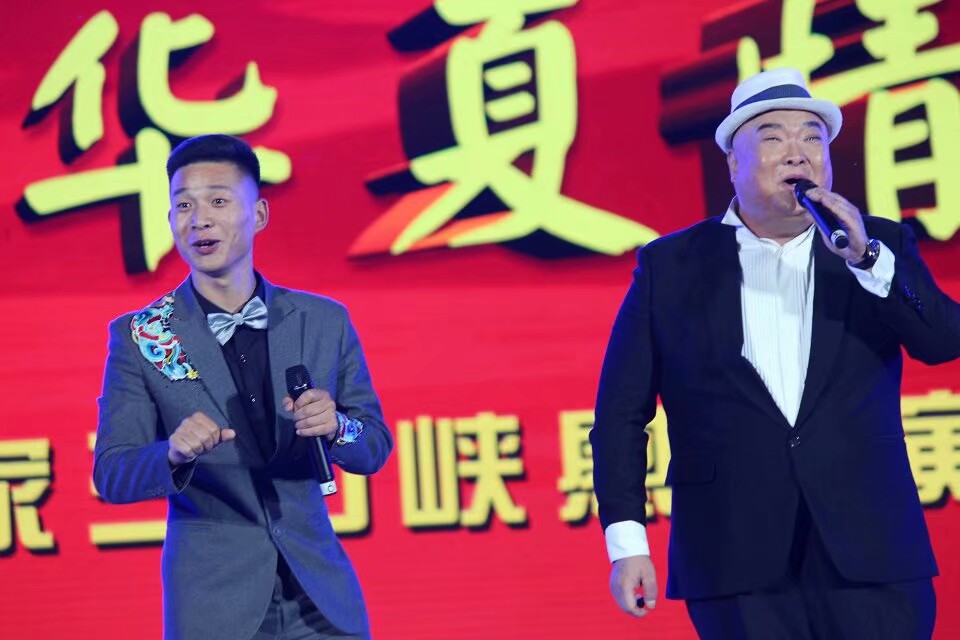 诙谐幽默——范军的演出表情