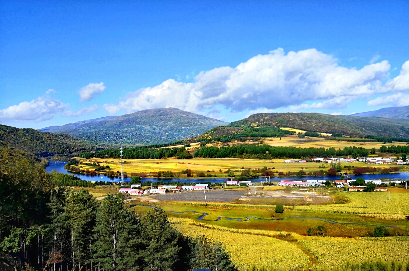 以下照片拍摄于雪乡国家森林公园内 如何将蓝天白云拍得更鲜艳? 1.