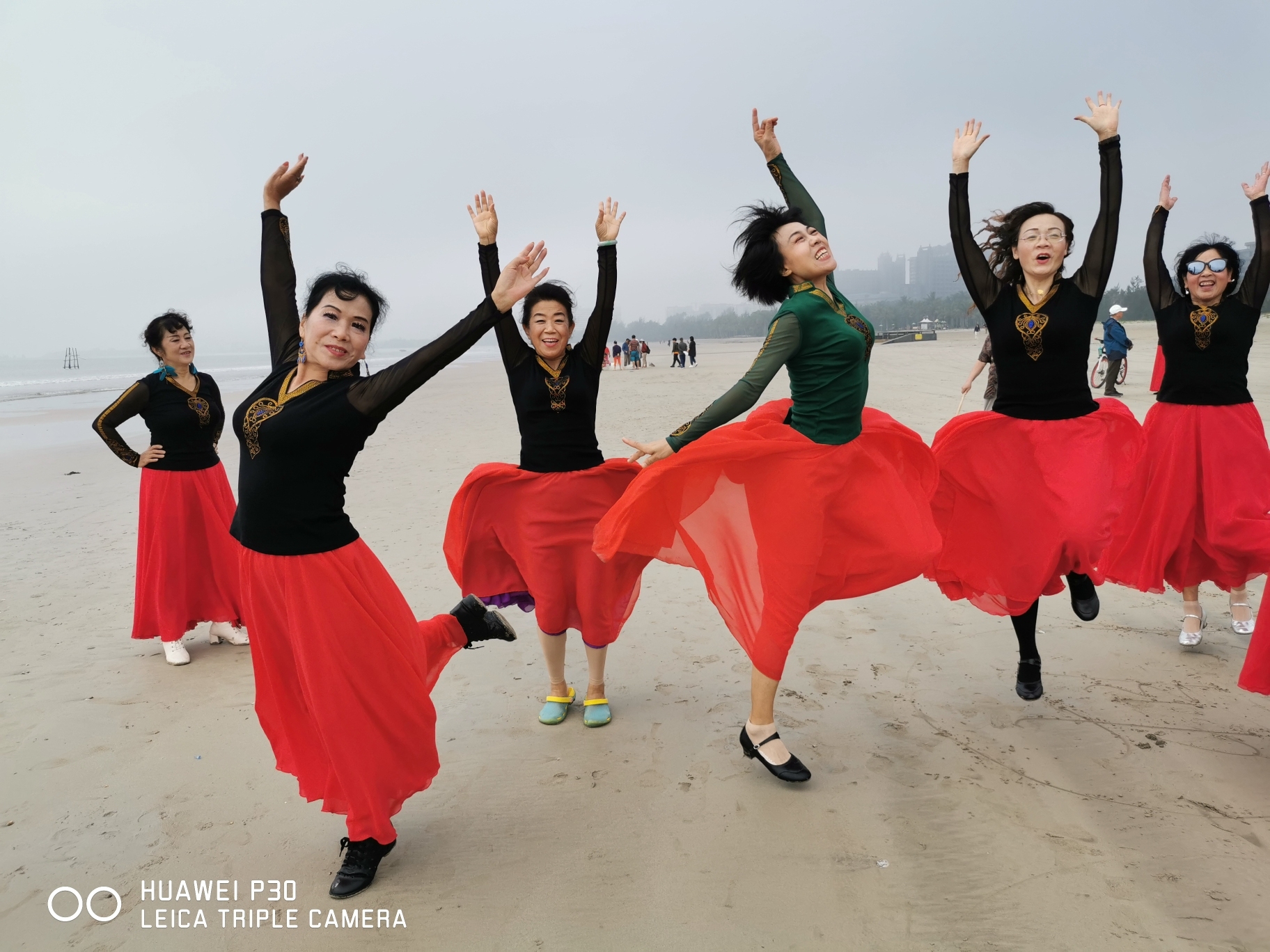 昌松清澜老年大学舞蹈团在海边2021.2.