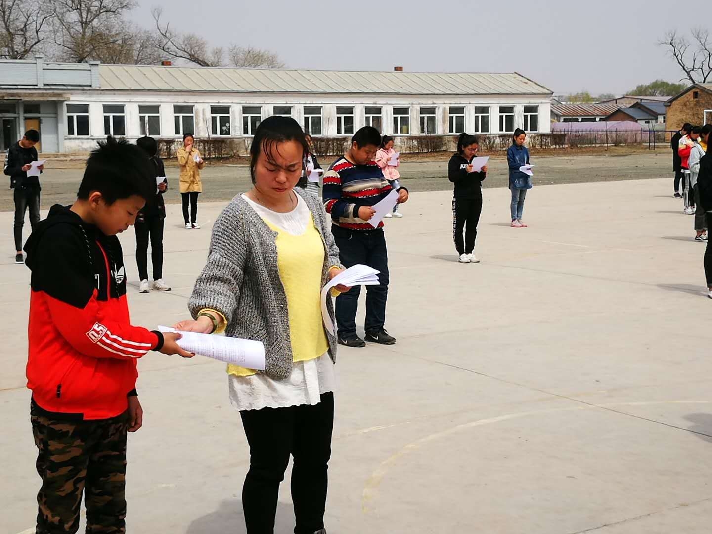 "美丽乡村,人尽其责"----卫国中学正走在共建美丽乡村,美丽校园的路上