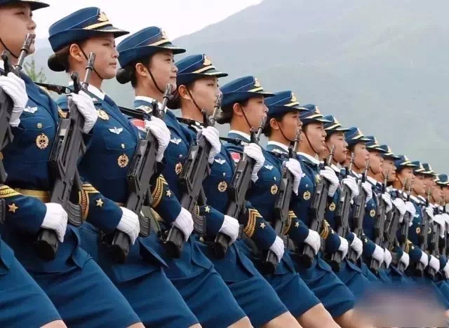 八一建军节到了,看我们的女兵英姿飒爽,太美了,请欣赏!