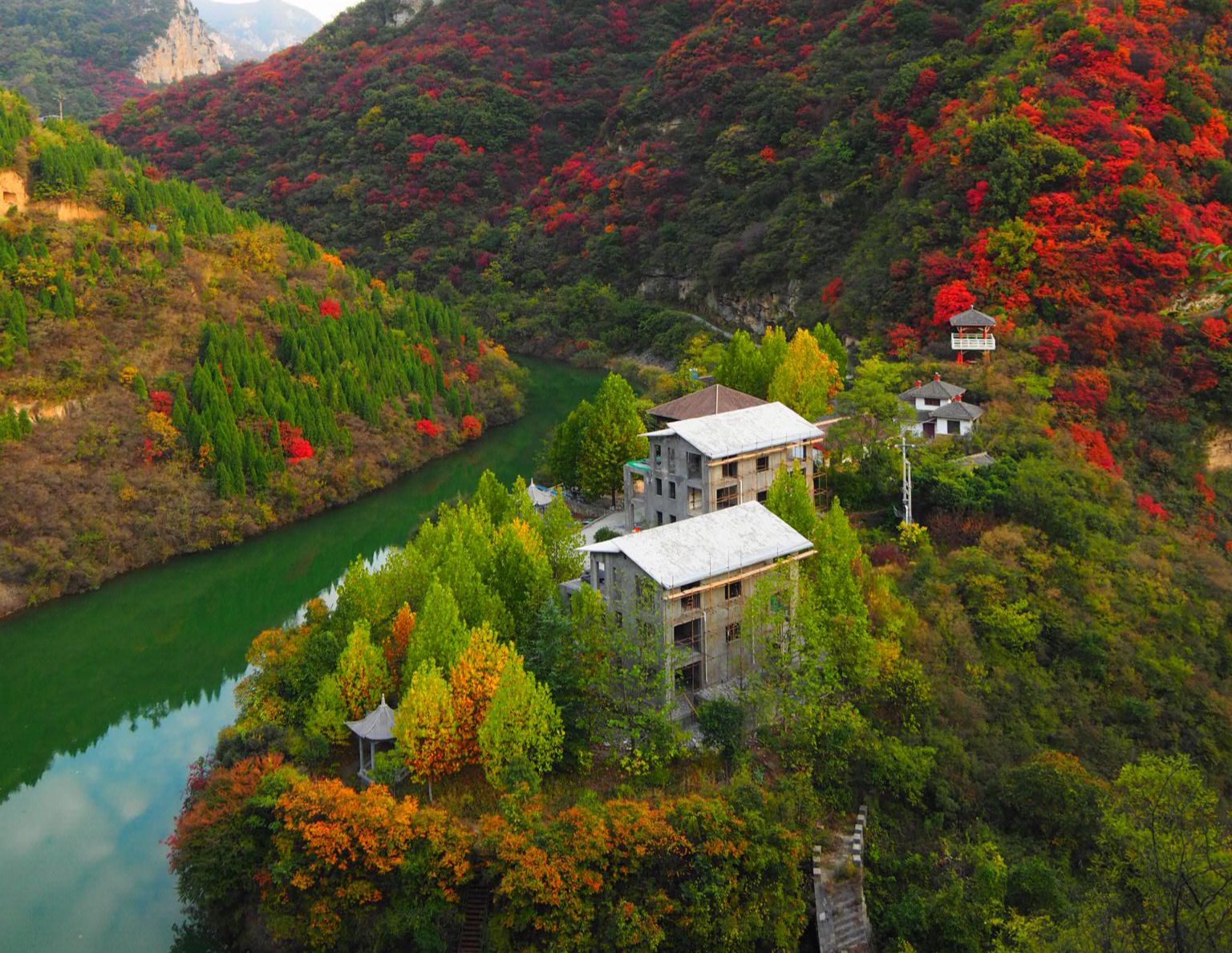 巩义市青龙山五彩秋景