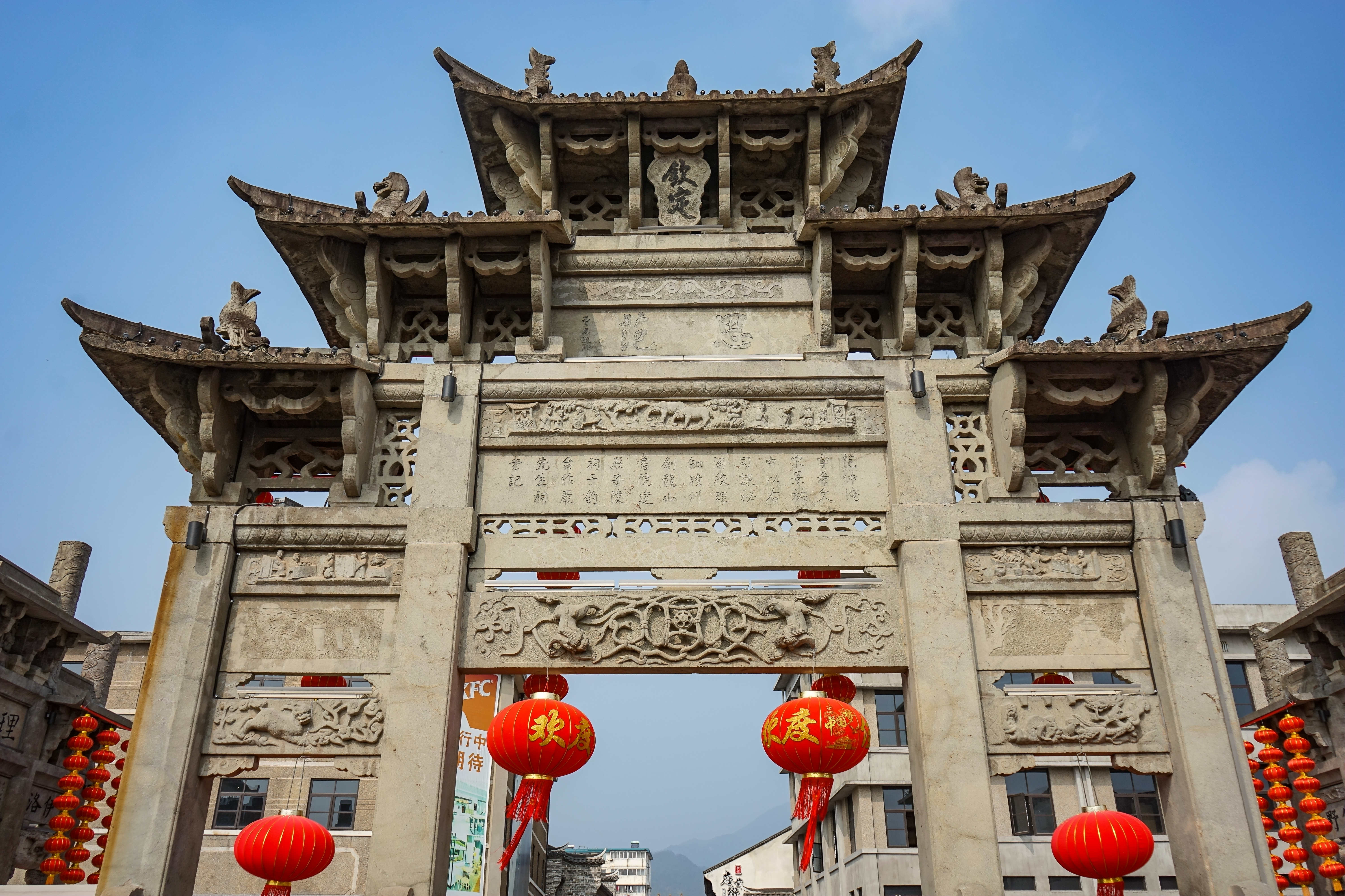 独具东方古城风韵的严州,经过历史的风雨,战火的毁损,人为的破坏,虽然