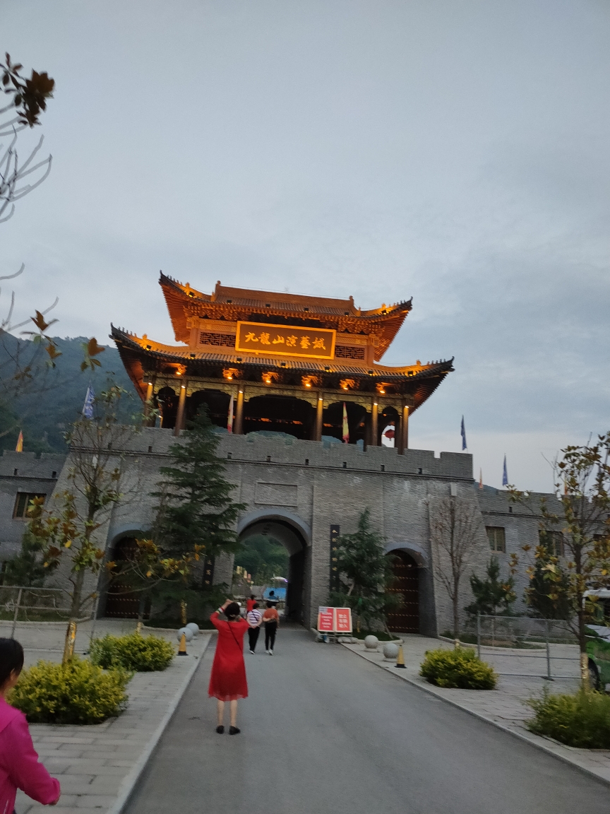 日天马国际旅行社略阳网店36位会员前往宝鸡大水川九龙山景区参观游玩