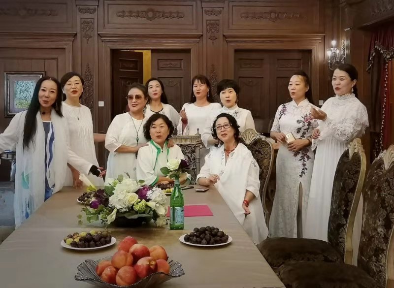 同声共抒爱国情,铿金霏玉诵中华——迎国庆师生朗诵会