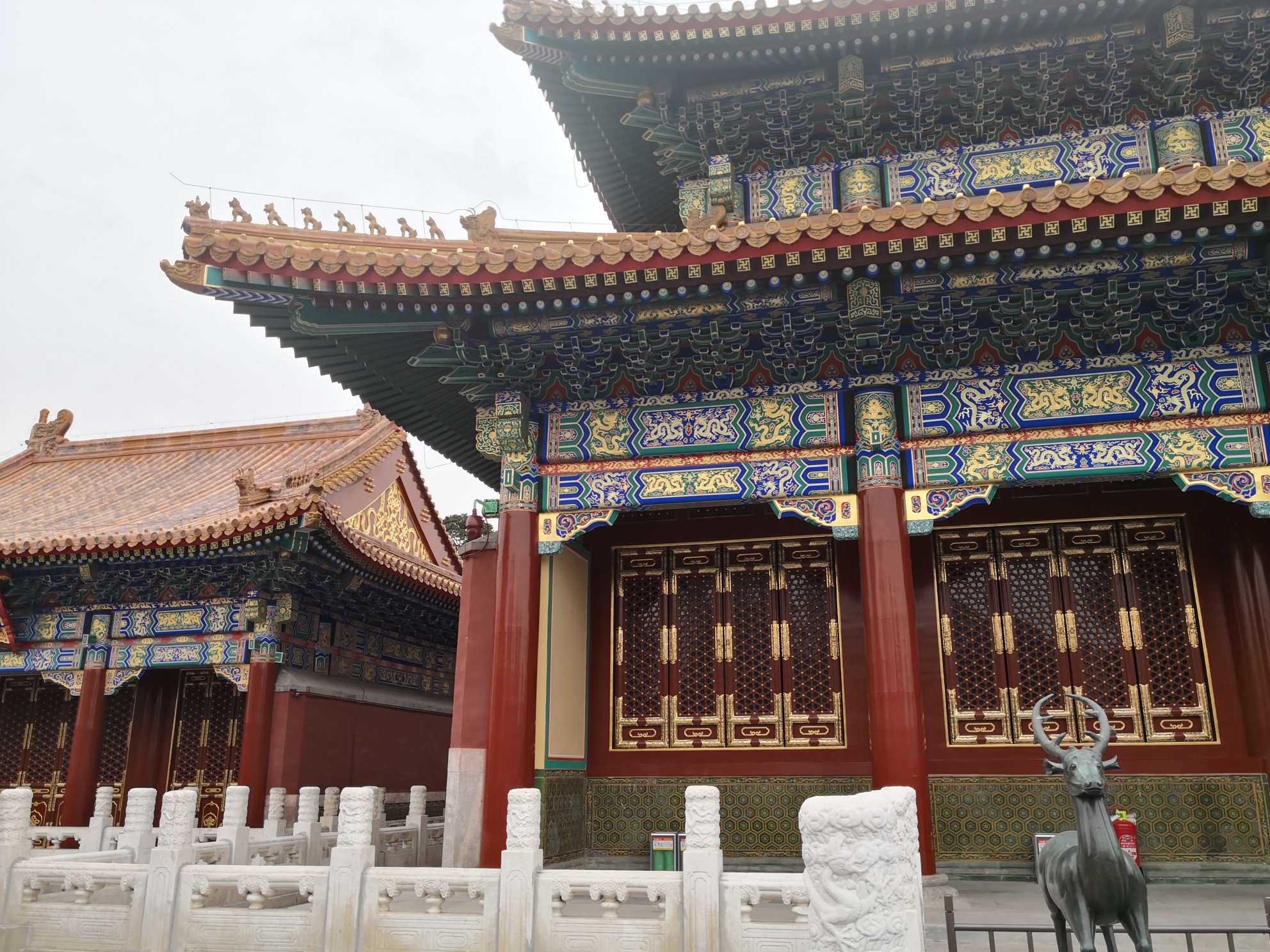 衍庆殿,绵禧殿为寿皇殿的东西朵殿.很像主殿的两只耳朵.