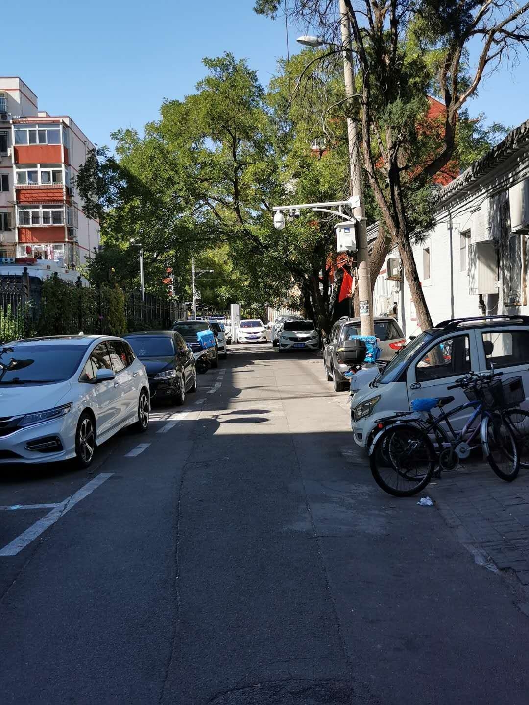 走一走北京白塔寺以东的一条小街.